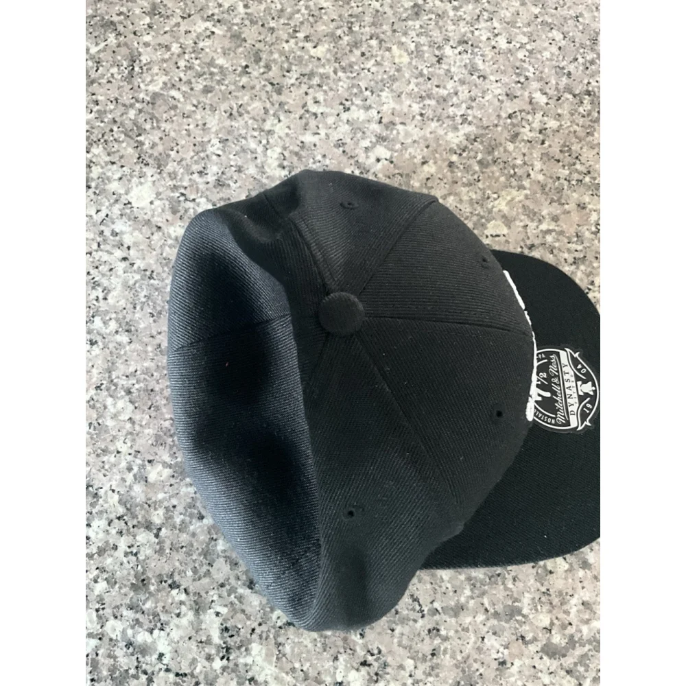 Mitchell & Ness Size 7 1/2 Dynasty Fitted Cap NBA Chicago Bulls Black